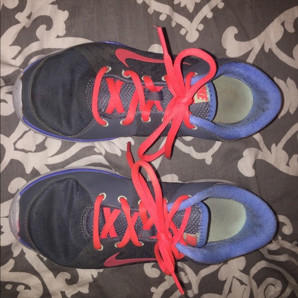 NIKE TRAINING SHOES SIZE 6 - Picture 7 of 7